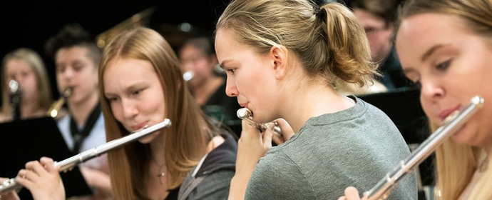 Bild: Elever vid kulturskolan spelar tvärflöjt