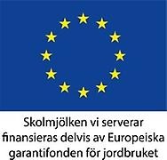 Logotype EU skolmjölksstöd och texten: skolmjölken vi serverar finansieras delvis av Europeiska garantifonden för jordbruket.